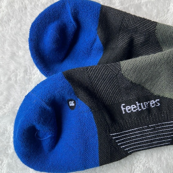 ( 2) Feetures  Elite Max Cushion No Show Tab Socks - Picture 7 of 15